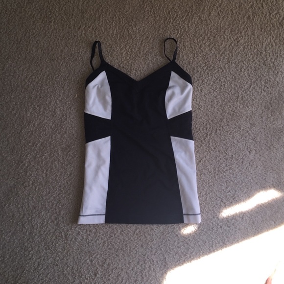 Lululemon workout top ♠️
