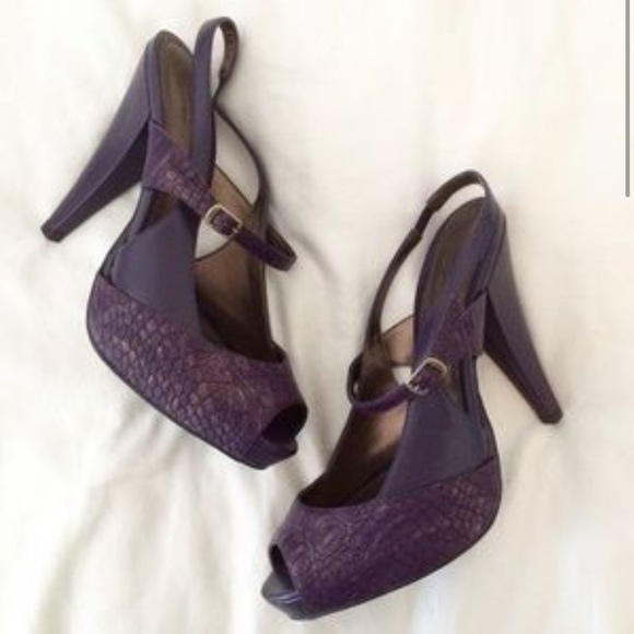 Vera Wang purple snakeskin pumps