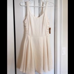 White lace up dress