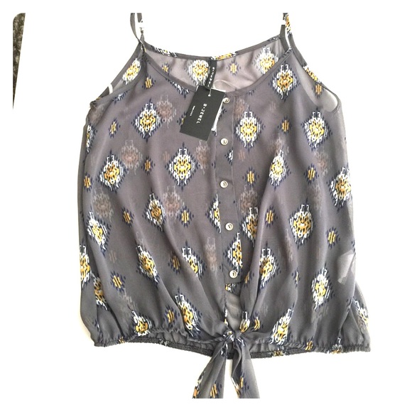 Brand new top that can be dressy or casual!