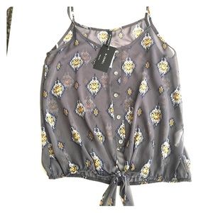 Brand new top that can be dressy or casual!