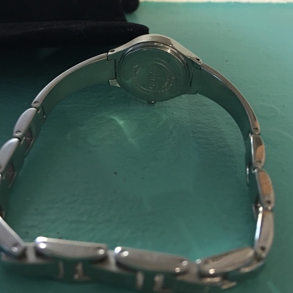 ❤️SOLD❤️⚡️Guess silver watch - Picture 2 of 4
