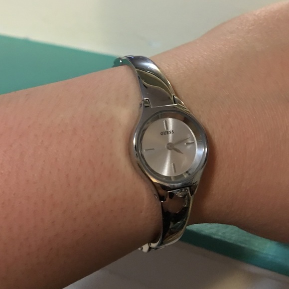 ❤️SOLD❤️⚡️Guess silver watch - Picture 4 of 4