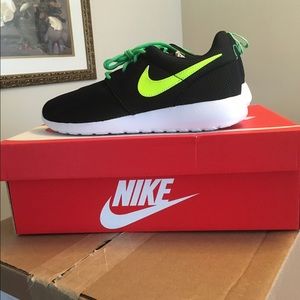 Women's Dark Green Nike Roshes