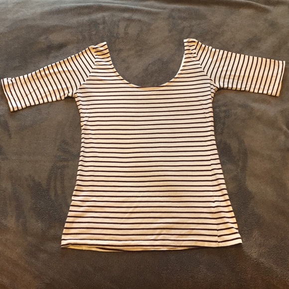 GARAGE Scoop neck/back t-shirt