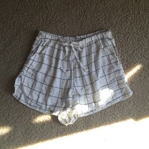 Brandy melville black & white shorts ♠️