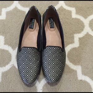 NWOT Adam Tucker Me Too loafers