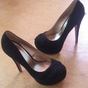 Black Platform Pumps