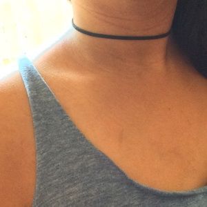 Black thin suede choker
