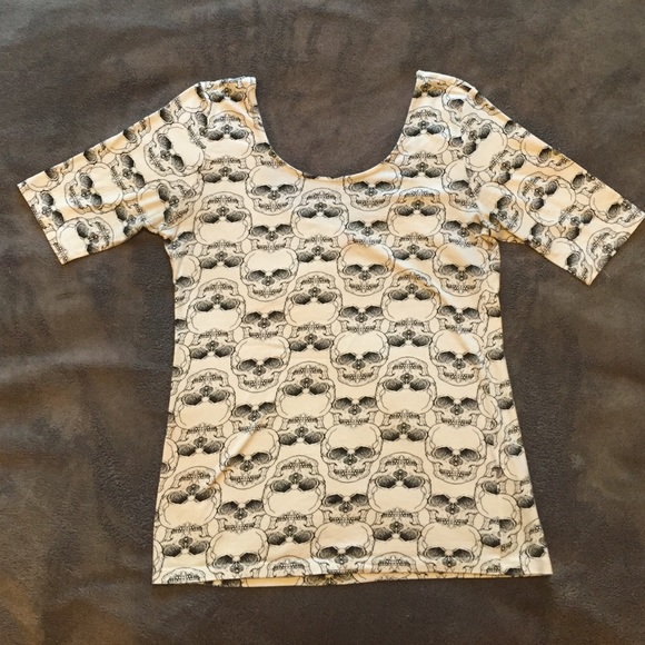 H&M Scoop neck/back skull t-shirt