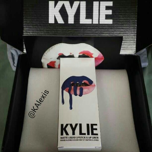 KYLIE LIPKIT EXECUTIVE COLOR FREEDOM