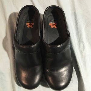 Dansko slip resistant shoes