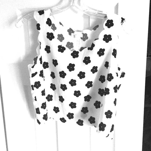 Black and White flower crop top!