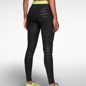 Nike Pro Embossed Hyperwarm Tights