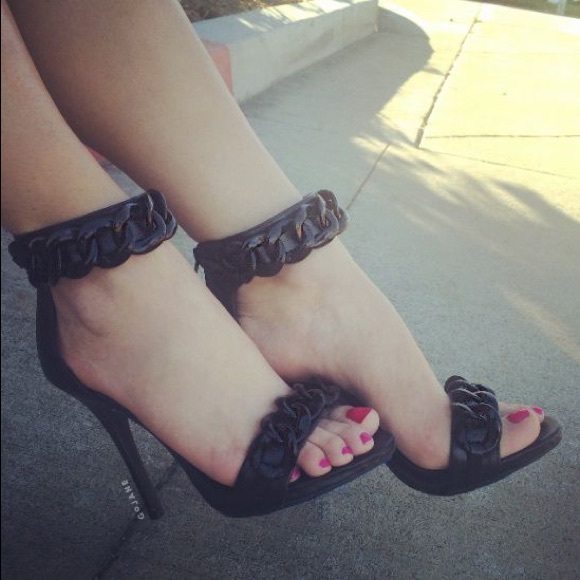 Chain heels