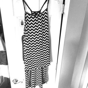 Black and white chevron print high-low dress!