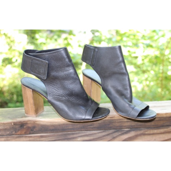 Vince Camuto Leather Peep Toe Ankle Boots Size 7.5