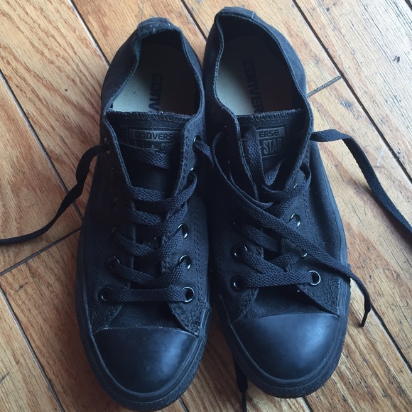BRAND NEW converse low top Chuck Taylor's