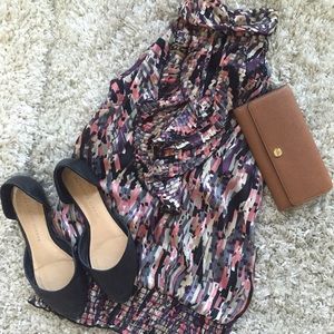 Neck-high Sleeveless Blouse