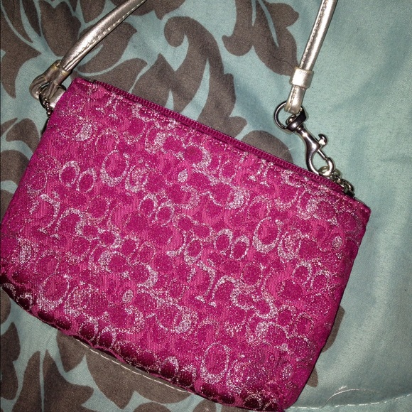 cute coach wristlet! - Picture 2 of 3