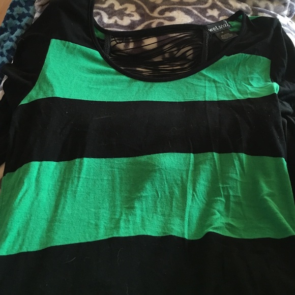 Tshirt - Picture 1 of 3