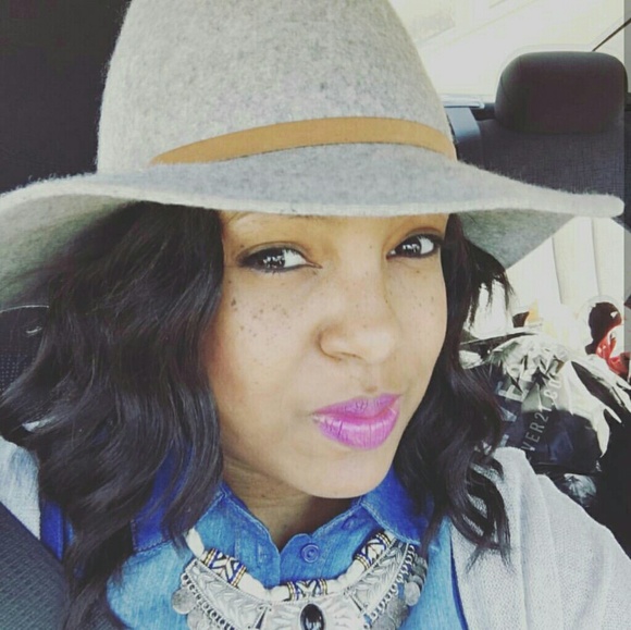 Meet your Posher, Latrice - Picture 2 of 8