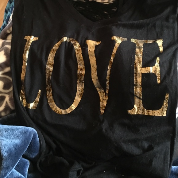 Tshirt - Picture 1 of 3