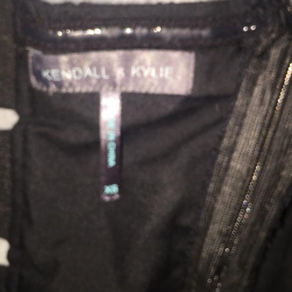 Kendall and Kylie - Picture 3 of 3