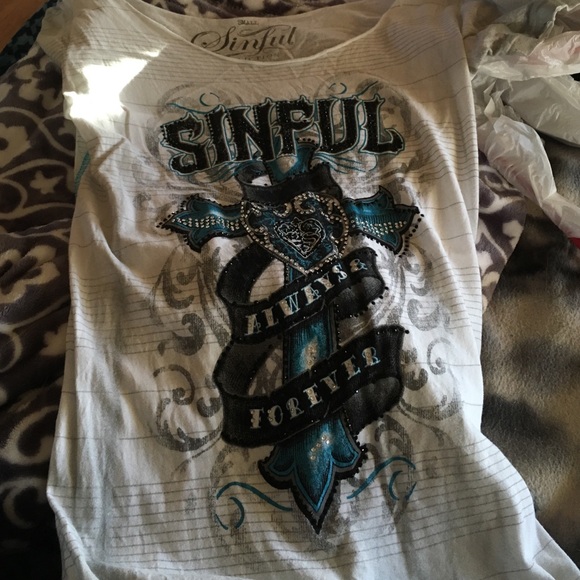 Tshirt - Picture 1 of 3