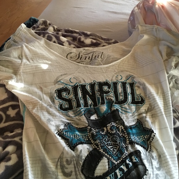 Tshirt - Picture 2 of 3