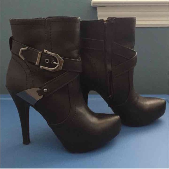 *SOLD* Nearly new guess boots - Picture 1 of 3