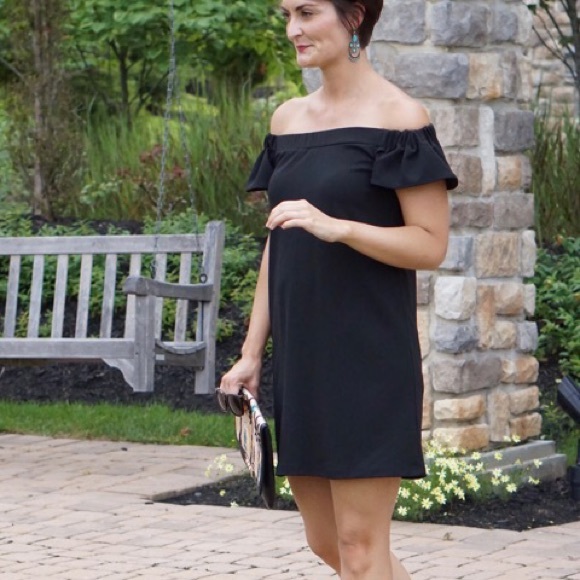 Black off the shoulder dress - Picture 3 of 4
