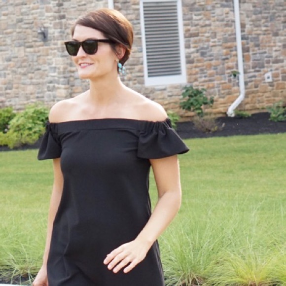 Black off the shoulder dress - Picture 4 of 4