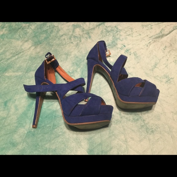 Royal blue heels 💋