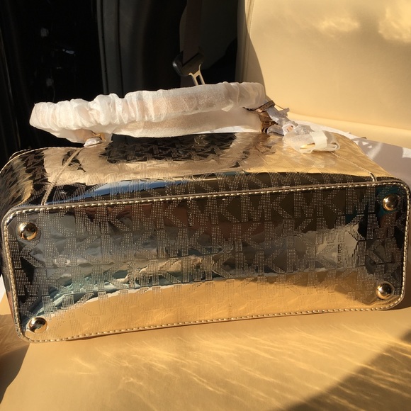 🍒MK tote pale gold signature - Picture 2 of 4