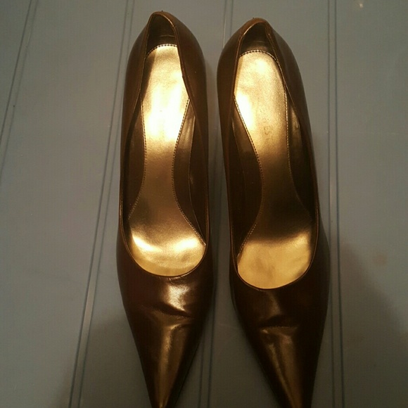 Pumps - Picture 2 of 4