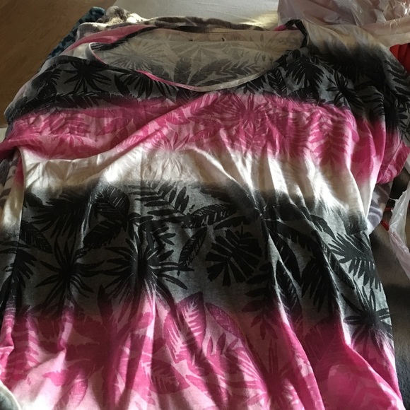 Tshirt - Picture 1 of 1