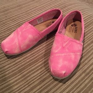 Bobs women's 11 pink distressed slip ons