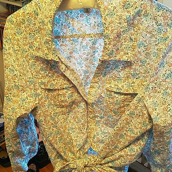 Floral button up - Picture 2 of 4