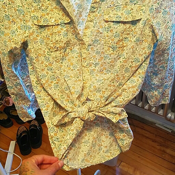 Floral button up - Picture 3 of 4