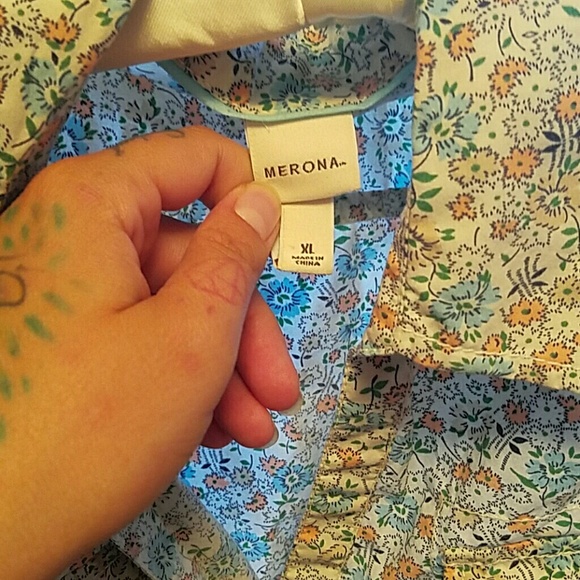 Floral button up - Picture 4 of 4