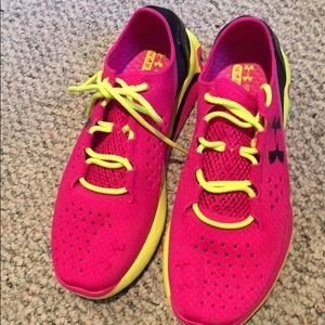 NWOT Under Armour women's 8.5