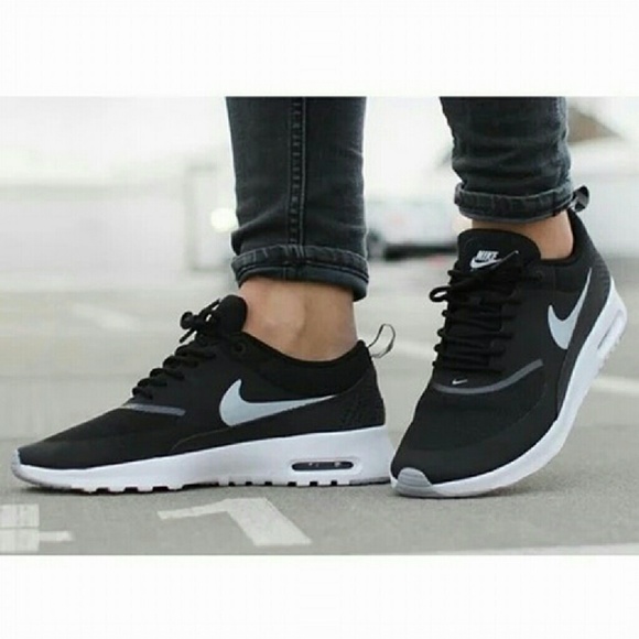 NIKE AIR MAX THEA BRAND NEW - Picture 2 of 4