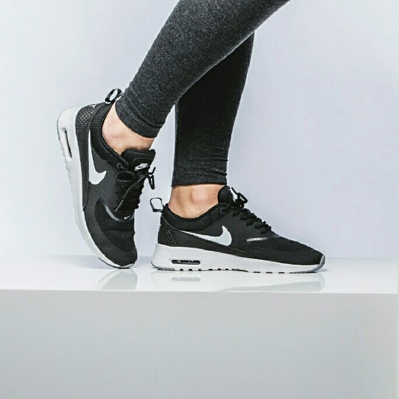 NIKE AIR MAX THEA BRAND NEW - Picture 3 of 4