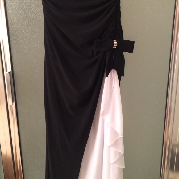 Dress - Picture 3 of 3