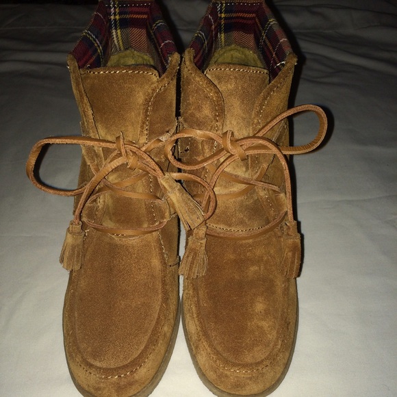 Moccasin Wedges