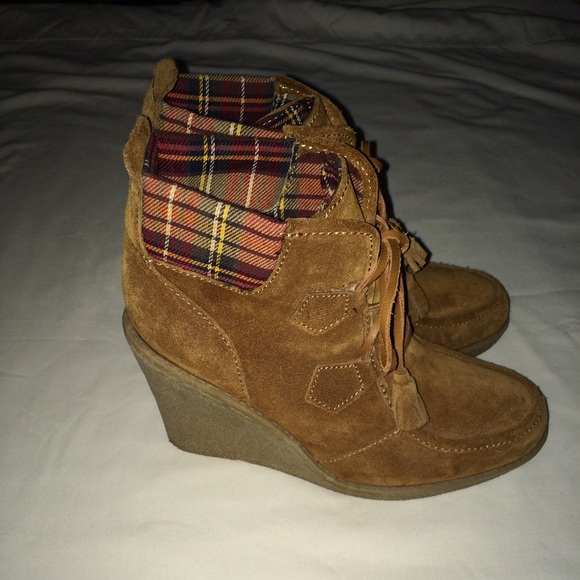 Moccasin Wedges - Picture 2 of 4