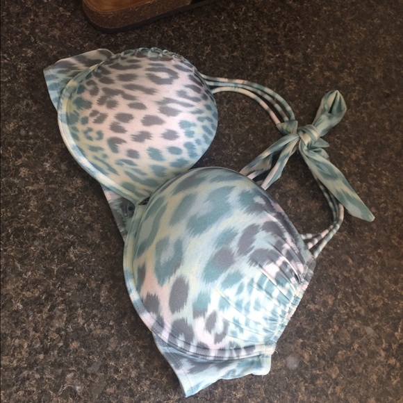 Victoria's Secret swim top 36C adds 2 cup sizes