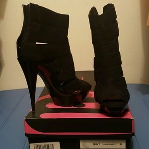 Black bandage zipper in back stilletos
