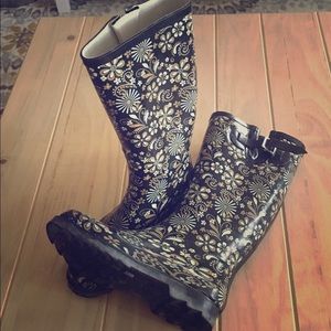 Kelly & Katie FallMotif Rain Boots